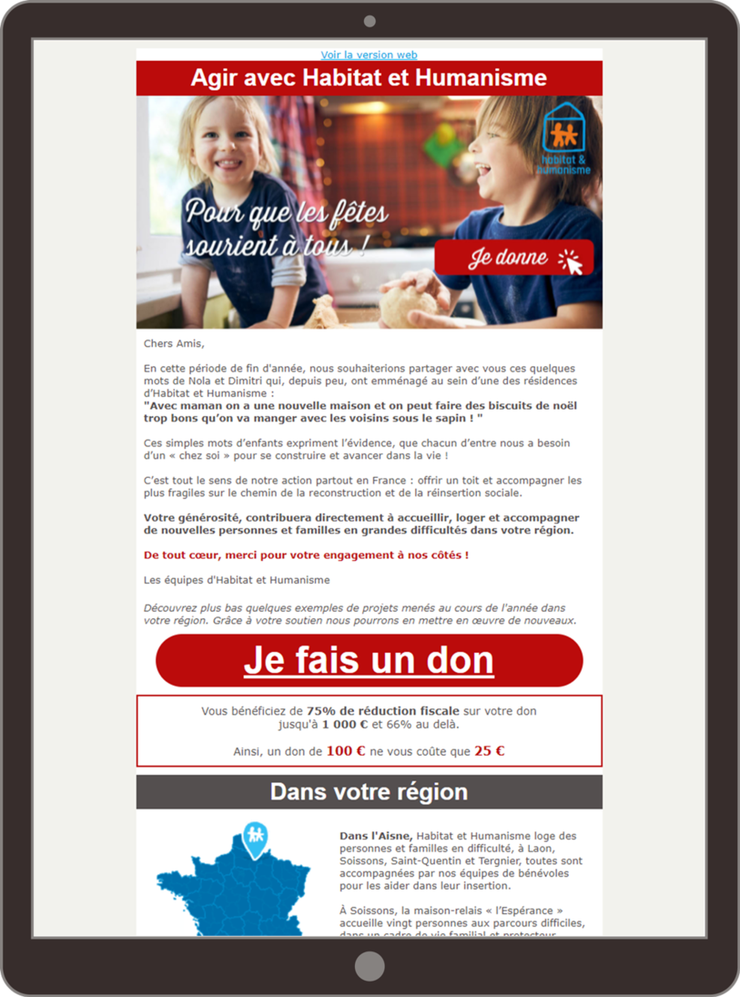 Ein Spendenaufruf von Habitat et Humanisme, der ein glückliches Kind zeigt, das in einem festlich geschmückten Raum lacht. Text über dem Bild: 'Pour que les fêtes sourient à tous!' Ein roter Spendenbutton mit der Aufschrift 'Je donne' ist ebenfalls sichtbar.